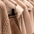 Як позбутися від електризації одягу без антистатика: прості трюки