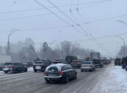 Київ зупинився: через погоду та ДТП столицю скували численні затори.
