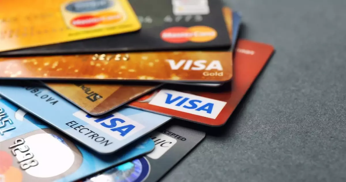 Mono втрачає активні картки, Приват та Ощад зміцнюють лідерство