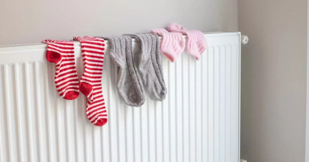 Ви ризикуєте здоров’ям: чому не варто сушити одяг на батареях