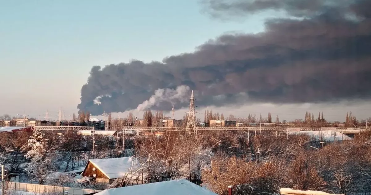 Потужні вибухи в Тамбовській області РФ: поїзд із цистернами бензину зійшов із рейок — фото, відео