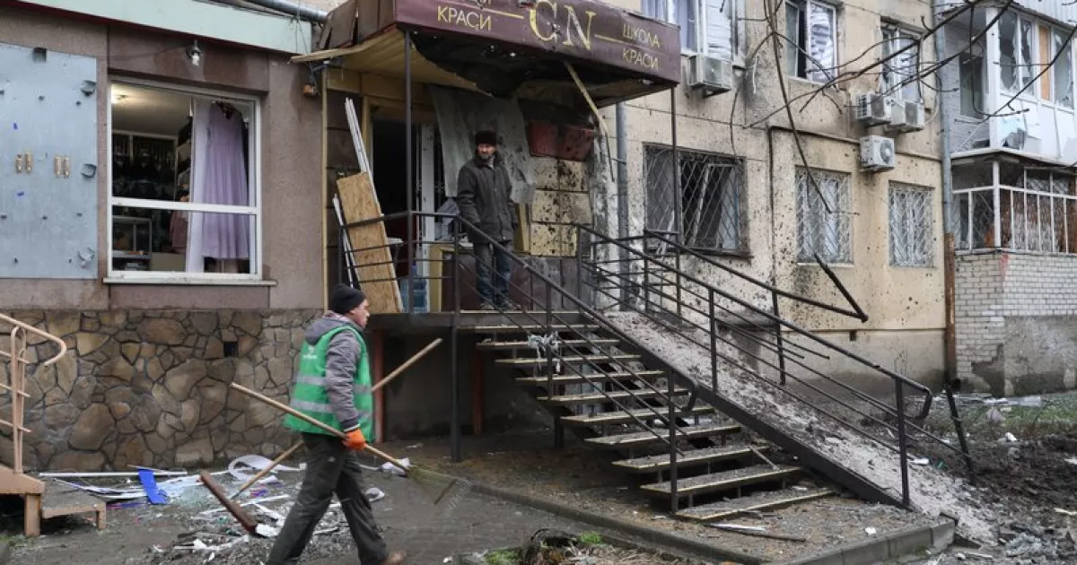 Жах у Херсоні: окупанти вдарили по житлових кварталах — сім постраждалих