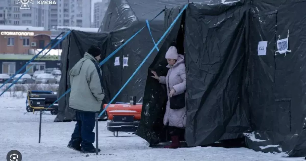 «Виїхали з квартири, коли там було лише +3°»: як виживають мешканці лівого берега Києва без світла й опалення