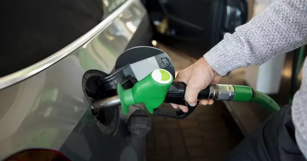 Українські АЗС готуються суттєво переписувати ціни на бензин: чого очікувати найближчими днями