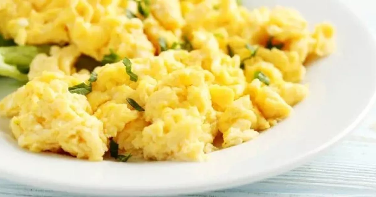 Пухка і кремова яєчня на сніданок: у чому секрет приготування