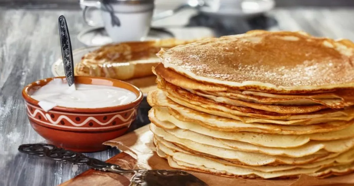 Тонкі французькі млинці з теплим молоком — як приготувати швидко й смачно