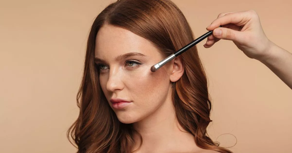 Як зробити, щоб тональний крем був ледве помітним: секундний трюк