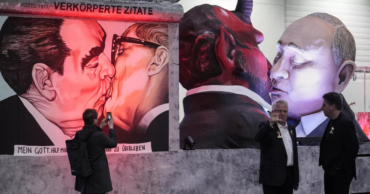 путін і Трамп — «герої» сатиричного карнавалу в Німеччині: знакове послання скульптора. Фото