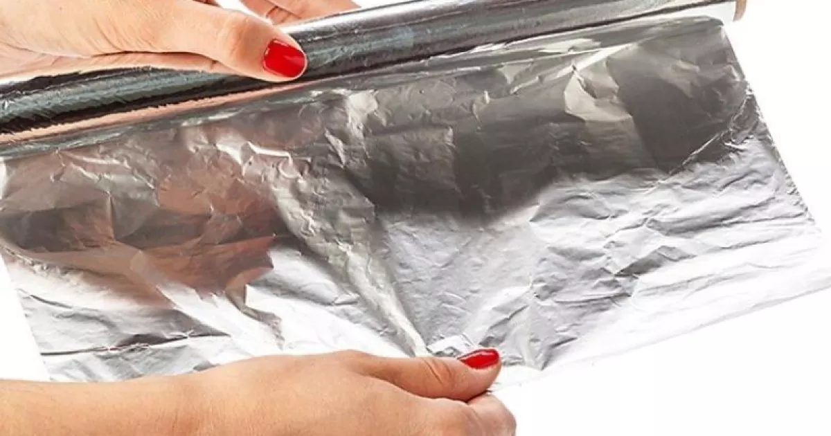 Для чого класти фольгу в морозилку: неочікуваний лайфхак