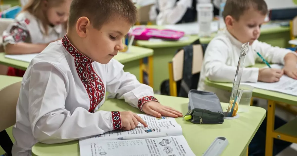 «Змушуйте його читати вдома». У мережі виникла дискусія через прохання вчительки: думки батьків розділились