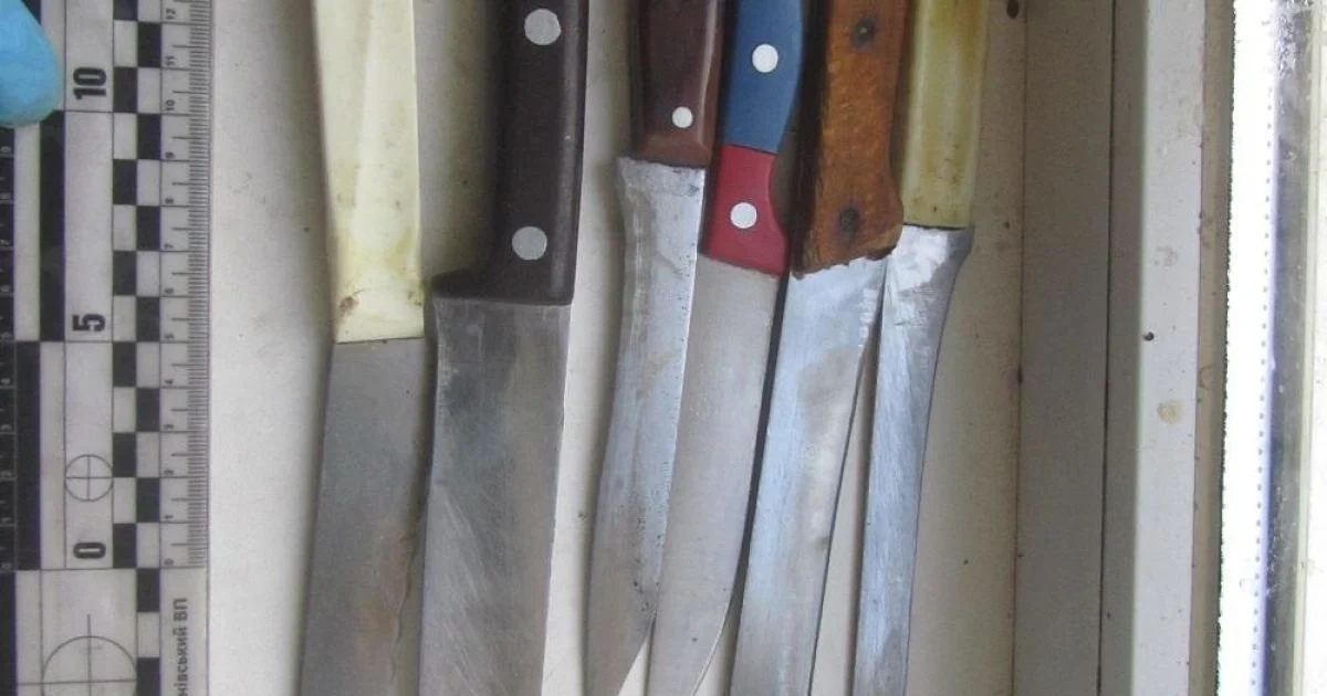 Шок у Харкові: пенсіонерка напала з ножем на незнайомців через вигадану крадіжку