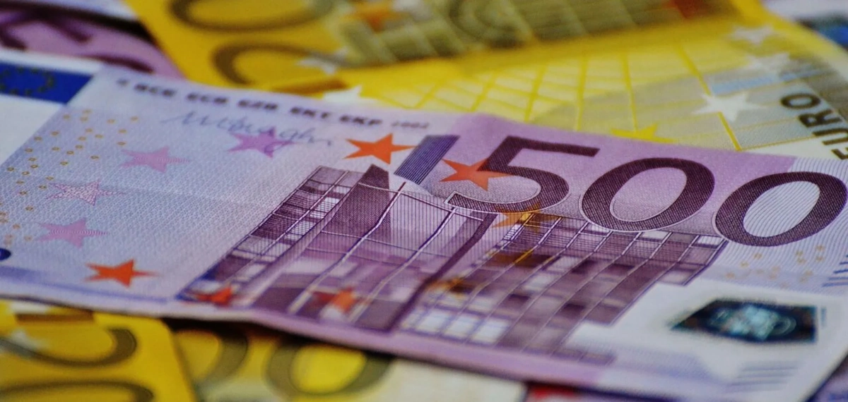 Шок на початку тижня: курс долара та євро в банках і обмінниках сьогодні