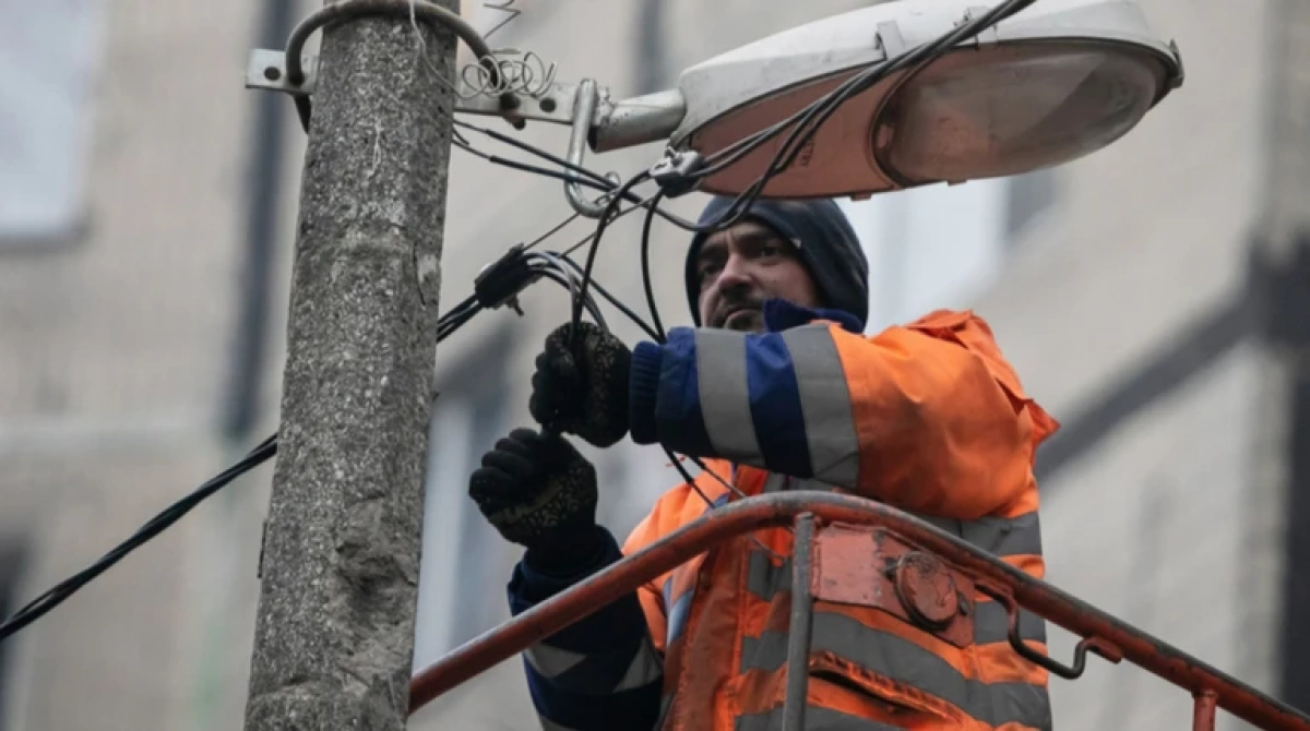 У 13 областях — нові знеструмлення через ворожі обстріли та негоду