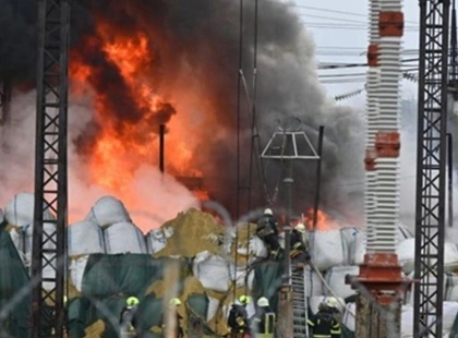 РФ вдарила по енергетиці 8 областей: сотні тисяч без тепла — що з електрикою