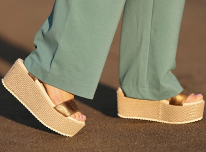 Давно забутий взуттєвий тренд несподівано підкорив подіуми: платформи повернулись