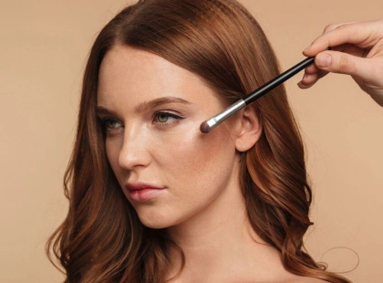 Як зробити, щоб тональний крем був ледве помітним: секундний трюк