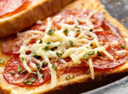 Швидко і ситно: гарячі бутерброди за 2 хвилини — рецепт за копійки