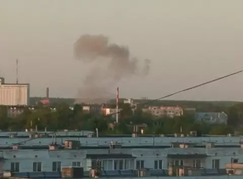 Вибухи, витік кислоти і зупинка виробництва: дрони вдарили по хімкомбінату в РФ