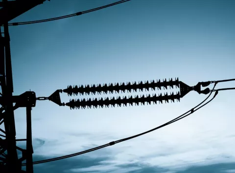 «Напряжение»: як правильно перекласти українською