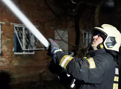 Окупанти вдарили по Черкасах: сталися пожежі, постраждали четверо людей. Фото та відео