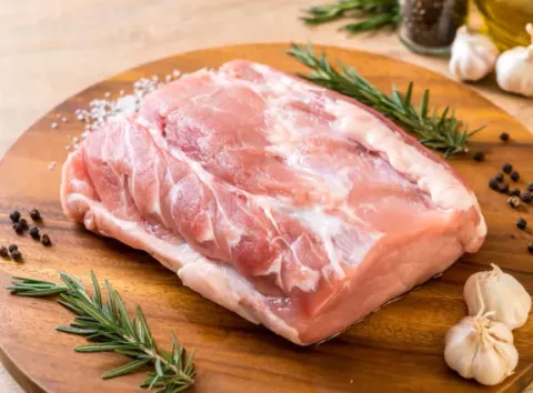 В Україні стрімко переписали ціни на м'ясо: скільки тепер коштує свинина