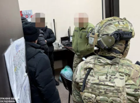 За гроші допомагали тікати зі служби: викрили схему масового дезертирства в Україні — фото й відео