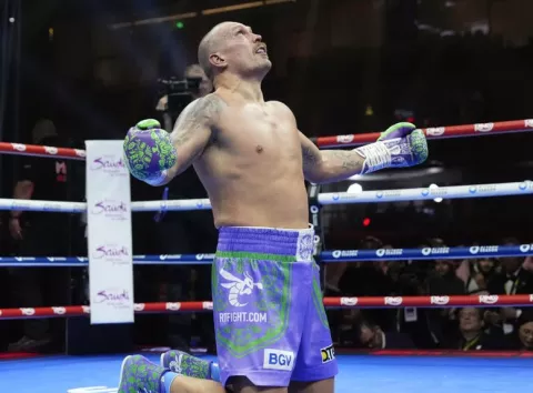 «Посередній боксер»: легенда боксу грубо принизив Усика — реакція соцмереж