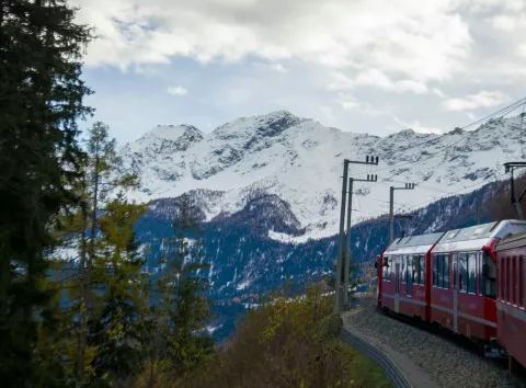 Побачите засніжені гори й бірюзові озера: де в Європі шукати найгарніший залізничний маршрут