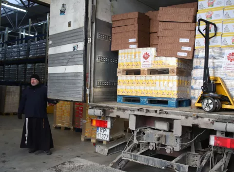 Генератори, обігрівачі і гроші для Києва: глава УГКЦ подякував Польщі за допомогу.