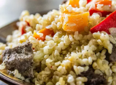 Як смачно приготувати булгур на обід: рецепт ситної страви на сковорідці