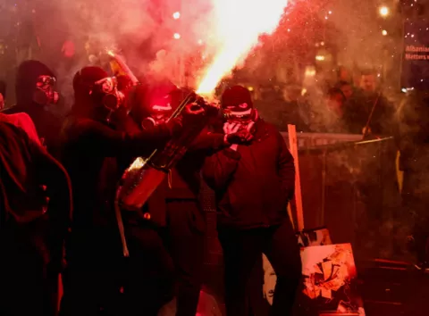 Тисячі людей вийшли на вулиці: в Албанії спалахнули антиурядові протести через звинувачення в корупції